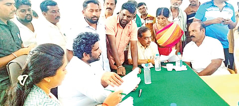 ಜಂಟಿ ಸರ್ವೇ ನಡೆಸಿ ಉಳುಮೆ ಮಾಡಲು ಅವಕಾಶ ನೀಡಿ