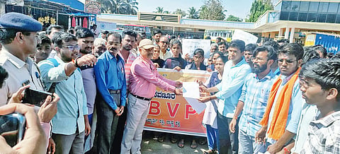 6-SVR-3- ABVP Protest