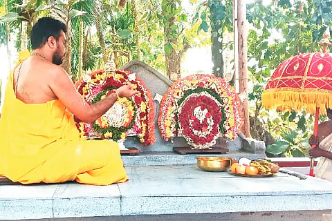 Btw_Navureshwar Temple