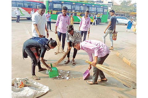 Cleanliness program at bus stand by ABVP