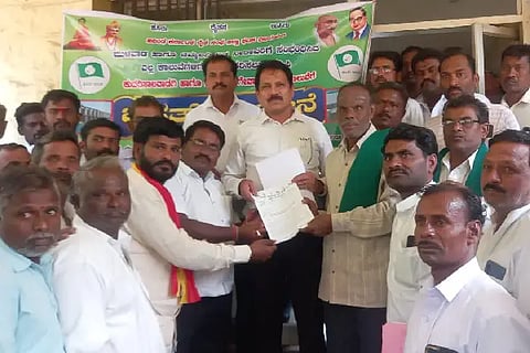 crop protection, Water, Alamatti Reservoir, Akhand Karnataka Farmers Association, Ramalingeshwar Temple, Arvind Kulkarni, Warbandi System,