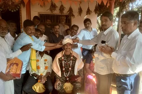 Felicitationt to soldier
