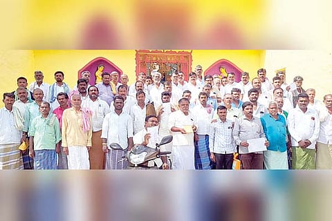 Hagaribommanahalli Villagers Petition to MLA KNemiraj Nayka