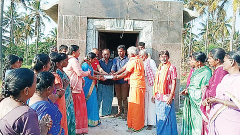 ದೇವಾಲಯ ಜೀರ್ಣೋದ್ಧಾರಕ್ಕೆ ದೇಣಿಗೆ
