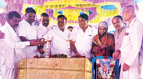 ಹರಪನಹಳ್ಳಿ ತಾಲೂಕಿನ ಮತ್ತಿಹಳ್ಳಿಯಲ್ಲಿ ನಿಜಶರಣ ಅಂಬಿಗರ ಚೌಡಯ್ಯ ಜಯಂತಿ ಕಾರ್ಯಕ್ರಮವನ್ನು ಉದ್ಘಾಟಿಸಲಾಯಿತು. ಗಂಗಾಮತ ಸಮಾಜದ ಉಪಾಧ್ಯಕ್ಷ ಜಾಲಗಾರ ಕೊಟ್ರೇಶ, ತಾಪಂ ಮಾಜಿ ಸದಸ್ಯ ಕಿತ್ತೂರು ಓಬಪ್ಪ, ಪಿಎಲ್‌ಡಿ ಬ್ಯಾಂಕ್ ನಿರ್ದೇಶಕ ಮಂಜುನಾಥ್ ಕಮ್ಮಾರ್, ಪ್ರಮುಖರಾದ ಬಿ.ಕೆ.ಪ್ರಕಾಶ, ಸಣ್ಣ ನಿಂಗಪ್ಪ ಮತ್ತಿಹಳ್ಳಿ, ತಿಮ್ಮಮ್ಮ, ಬೆಟ್ಟನಗೌಡ, ಪರಸಪ್ಪ, ಮಂಜಪ್ಪ, ಪಾರ್ವತಮ್ಮ, ಚಿಗಟೇರಿ ಸುರೇಶ, ಎನ್.ರವಿ ಇತರರಿದ್ದರು.