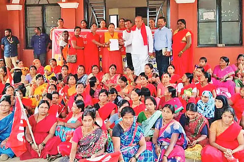 Protest by hot meal employees