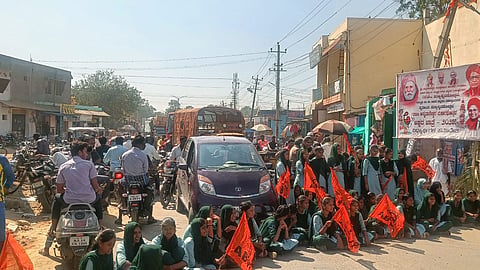 RON BUS PROTEST