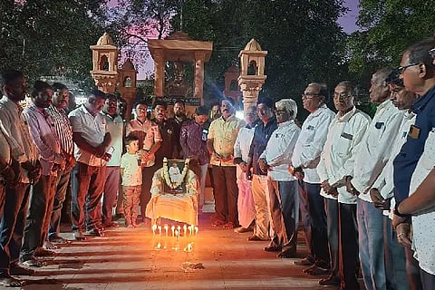 Siddheshwar Swamiji, Sathyada Marg, S.A. Bevinagidada, Muddebihala, Australia, The Karnataka Co Op Bank, Kargil Veerayodhar Memorial,