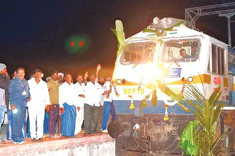 Vijayapura-Mangalore Express train stop