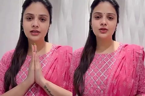anchor srimukhi