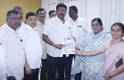district koppal anjanadri hill minister tangadagi memorandum