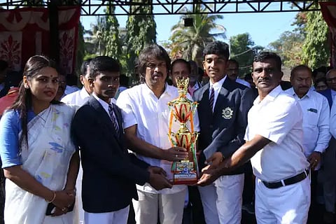 parade award win