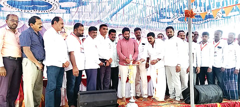 ವಚನಕಾರರ ಆದರ್ಶ ಅನುಸರಿಸೋಣ