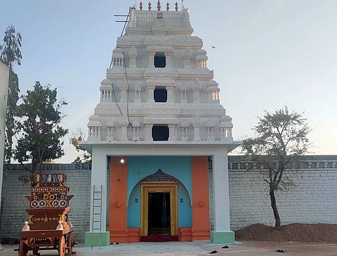 ಚನ್ನಬಸವ ಶಿವಾಚಾರ್ಯರು- ಕರಿಬಸವ ಶಿವಾಚಾರ್ಯರ ಕರ್ತೃ ಗದ್ದುಗೆ.