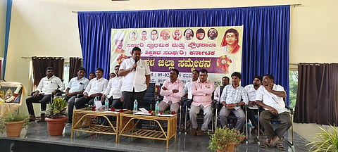 ತಾವರಗೇರಾ ಹೊರವಲಯದ ಬುದ್ಧವಿಹಾರದಲ್ಲಿ ಏರ್ಪಡಿಸಿದ್ದ ಅತಿಥಿ ಶಿಕ್ಷಕರ ಜಿಲ್ಲಾ ಸಮಾವೇಶ ಕಾರ್ಯಕ್ರಮದಲ್ಲಿ ಶಾಸಕ ದೊಡ್ಡನಗೌಡ ಪಾಟೀಲ ಮಾತನಾಡಿದರು. ಪ್ರಮುಖರಾದ ಹನಮಂತಪ್ಪ, ಬಸವರಾಜ, ಶರಣಪ್ಪ, ರಾಜೇಂದ್ರ, ಗ್ಯಾನಪ್ಪ, ಪಂಪಾಪತಿ, ಬೀರಪ್ಪ ಇತರರಿದ್ದರು.