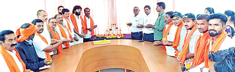 ಹನೂರಿನಲ್ಲಿ ಛತ್ರಪತಿ ಶಿವಾಜಿ ಜಯಂತಿಯನ್ನು ಆಚರಿಸಲಾಯಿತು. ಮಹದೇವ, ನಾಗೇಂದ್ರ, ಮಹದೇವನಾಯ್ಕ, ಶೇಷಣ್ಣ, ಜಯಂತ್‌ರಾವ್, ಕಾವ್ಯ ಇತರರು ಇದ್ದರು.