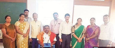ಕೆ.ಎಂ.ದೊಡ್ಡಿಯ ಭಾರತೀ ಕಾಲೇಜಿನ ಸೆಮಿನಾರ್ ಹಾಲ್‌ನಲ್ಲಿ ಆಯೋಜಿಸಿದ್ದ ಕಾರ್ಯಕ್ರಮದಲ್ಲಿ ಎಂ.ಎಲ್. ಕೃಷ್ಣೇಗೌಡ ಅವರನ್ನು ಅಭಿನಂದಿಸಲಾಯಿತು.