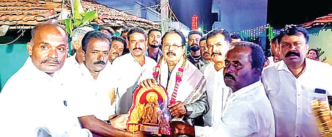 22-kkr3( 2-25 chaluvaraya swamy honour