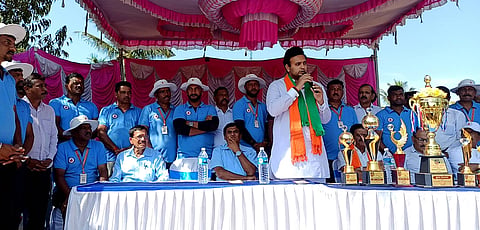 ಕ್ರೀಡೆ-ಧರ್ಮ ನಾಣ್ಯದ ಎರಡು ಮುಖಗಳಿದ್ದಂತೆ