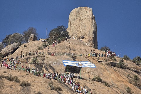 ಶಿವ ನಂಜುಂಡೇಶ್ವರ ಬೆಟ್ಟದಲ್ಲಿ ಭಕ್ತರ ದಂಡು