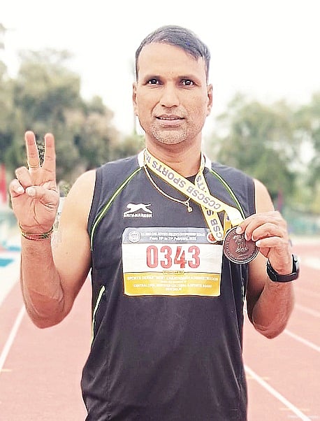  ಶಿಕ್ಷಕ ವೈ.ಜೆ.ರಾಮೇಗೌಡ 