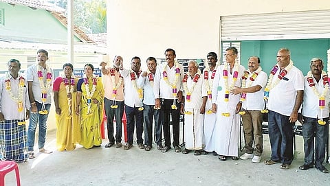 ಕದಾಳು ಪ್ರಾಥಮಿಕ ಕೃಷಿ ಪತ್ತಿನ ಸಹಕಾರ ಸಂಘಕ್ಕೆ ಆಯ್ಕೆಯಾದ ನಿರ್ದೇಶಕರನ್ನು ಕಬ್ಬಿನಹಳ್ಳಿ ಜಗದೀಶ್ ಸನ್ಮಾನಿಸಿದರು.
