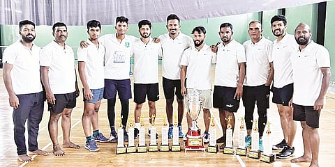 ಶಟಲ್ ಬ್ಯಾಡ್ಮಿಂಟನ್‌ನ ಕೊಡಗು ಲೀಗ್ ಪಂದ್ಯಾಟದಲ್ಲಿ ಪ್ರಥಮ ಸ್ಥಾನಗಳಿಸಿದ ಕುಶಾಲನಗರದ ಜಂಪ್ ಸ್ಮಾೃಷರ್ಸ್ ತಂಡ. 