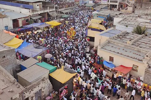 A festive chariot festival in Yelagura