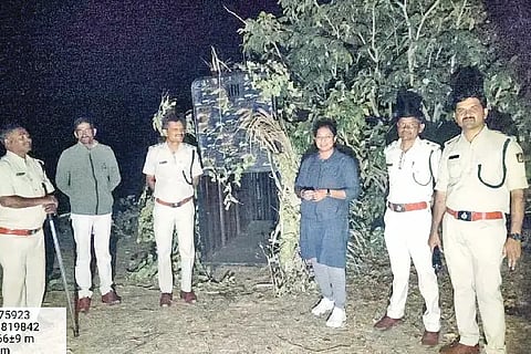 Adoption of cage for leopard captivity
