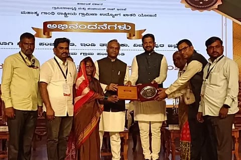Best Gram Panchayat Award for Hirerugi Gram.Pt