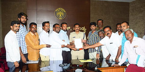 Congress complaint against Dr. H.N. Ravindra Mandya
