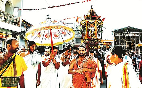 ಹೊಳೆನರಸೀಪುರ ಪಟ್ಟಣದ ಶ್ರೀ ನೀಲಕಂಠೇಶ್ವರಸ್ವಾಮಿ ದೇವಾಲಯದಲ್ಲಿ ಬ್ರಹ್ಮಾನಂದಭಾರತೀ ಶ್ರೀಗಳ ಉಪಸ್ಥಿತಿಯಲ್ಲಿ  ನೀಲಕಂಠೇಶ್ವರ ಸ್ವಾಮಿ ರಥೋತ್ಸವ ನಡೆಯಿತು.