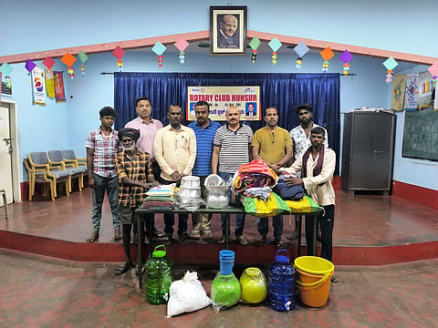 HUN-FEB-17-3(ROTARY HUNSUR HELPED TO FAMILIES)