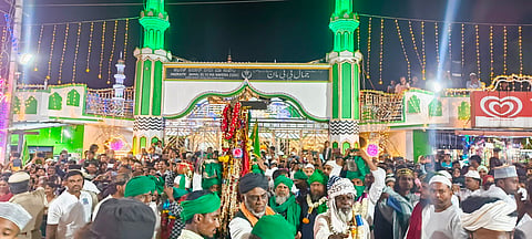 ಹುಣಸೂರು ತಾಲೂಕು ರತ್ನಪುರಿ ಗ್ರಾಮದಲ್ಲಿ ಭಾನುವಾರ ಜಮಾಲಮ್ಮ ಬೀ ಅಮ್ಮನವರ ಉರುಸ್(ಗಂಧೋತ್ಸವ) ನೂರಾರು ಭಕ್ರರ ಸಮ್ಮುಖದಲ್ಲಿ ವಿಜೃಂಭಣೆಯಿಂದ ನೆರವೇರಿತು.