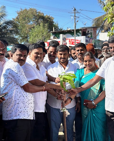 HUN-FEB-6-2(TENKALAKOPPALU ROAD GUDDALIPOOJE)