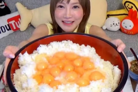 Japanese Influencer After Eating 600 Fried Chickens And 100 Burgers In One Go