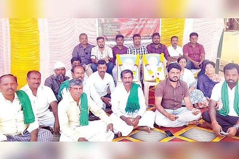 Kampli protest formars support