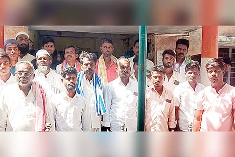Kavital villagers protest