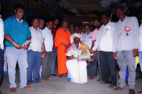 Prizes for winners at cattle fair Mandya