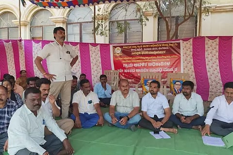 Support for the struggle of village administration officials