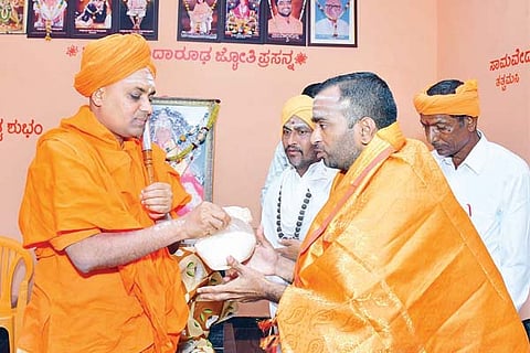 Tavaragera Siddharood Math coronation,