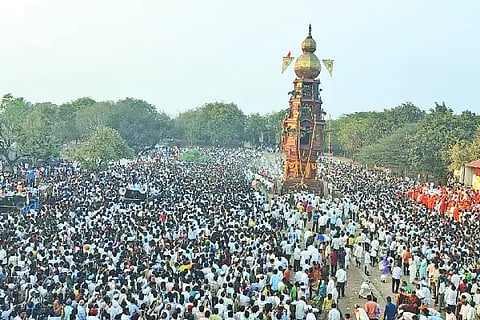 The grand chariot festival of Guru Kumara Sri was celebrated with great pomp and show.