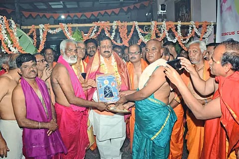 Vipra's contribution to the Hindu Parliament is unique