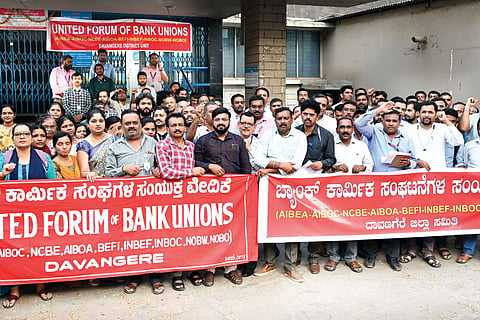 dvg-bank-protest.jpg