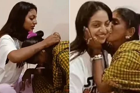 monalisa gave a gold chain gift to her mother