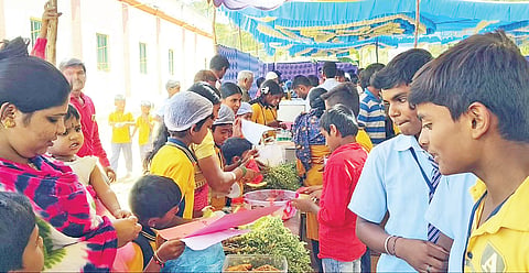ಮಕ್ಕಳಿಂದ ಬಗೆಬಗೆಯ ತಿನಿಸು ಮಾರಾಟ