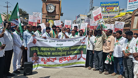 district koppal jds leaders protest guarantee schemes