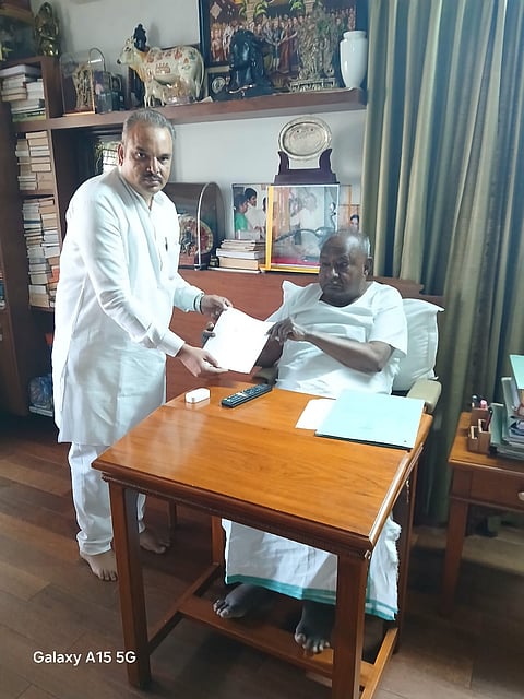 district koppal ex prime minister devegouda mahantayyanamath