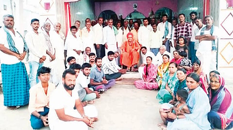 ಮುರ್ಲಾಪುರದಲ್ಲಿ ಹಮ್ಮಿಕೊಂಡಿದ್ದ ಧಾರ್ಮಿಕ ಸಭೆಯಲ್ಲಿ ಮುಂಡರಗಿಯ ಅನ್ನದಾನೇಶ್ವರ ಸ್ವಾಮೀಜಿ ಮಾತನಾಡಿದರು. ಪ್ರಮುಖರಾದ ಬಸವರಾಜ, ಅಂದಾನಗೌಡ, ದೇವರಾಜ, ಸುರೇಶ, ಗುರುಬಸಪ್ಪ, ವೀರಣ್ಣ, ಮಲ್ಲಪ್ಪ, ರಮೇಶ, ಹನುಮಂತಪ್ಪ ಇತರರಿದ್ದರು.