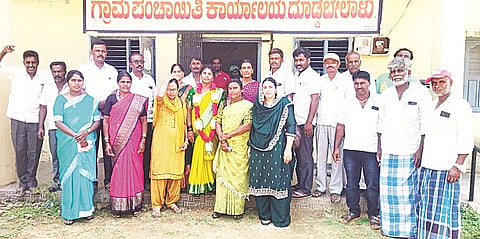 ದೊಡ್ಡಬೆಲೆ ಗ್ರಾಮ ಪಂಚಾಯಿತಿಅಧ್ಯಕ್ಷರಾಗಿ ಅಂಬಿಕಾ ಮಂಜನಾಥ್ ಅವಿರೋಧವಾಗಿ ಆಯ್ಕೆಯಾದರು.